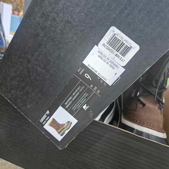 SOREL MEN'S CARIBOU WATER PROOF BOOTS size 9 - Picture 2 of 8